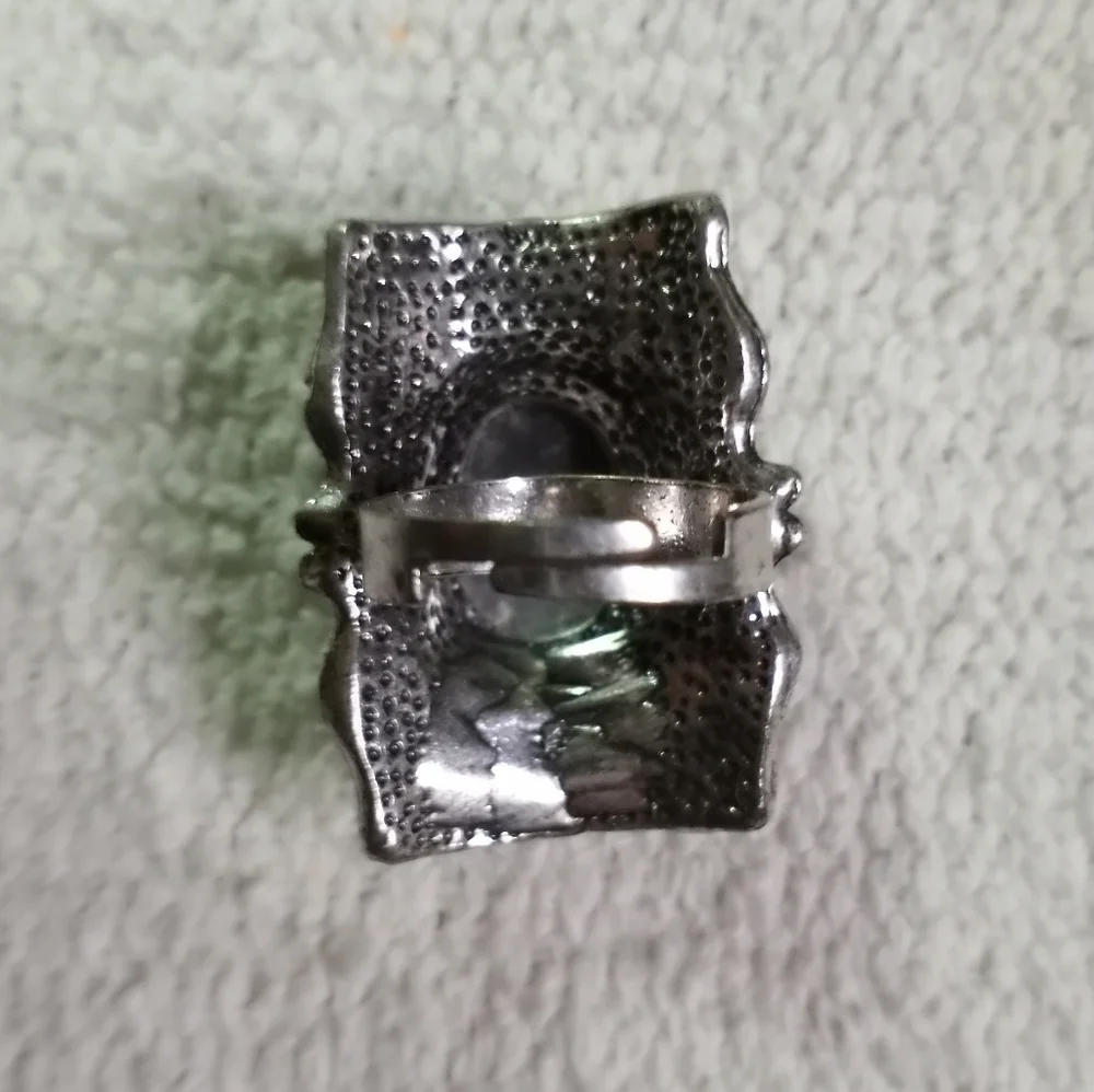 Silvertone large yellow stone decorative adjustable ring